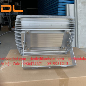 Đèn pha led 200w prolux 3 den pha led 200w ngoai troi prolux