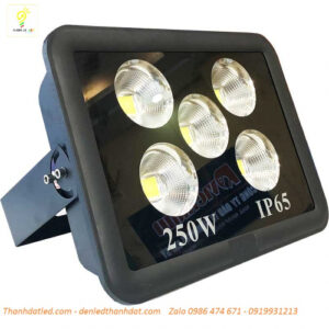 Đèn pha led 250w rọi 1 den pha led 250w roi 1