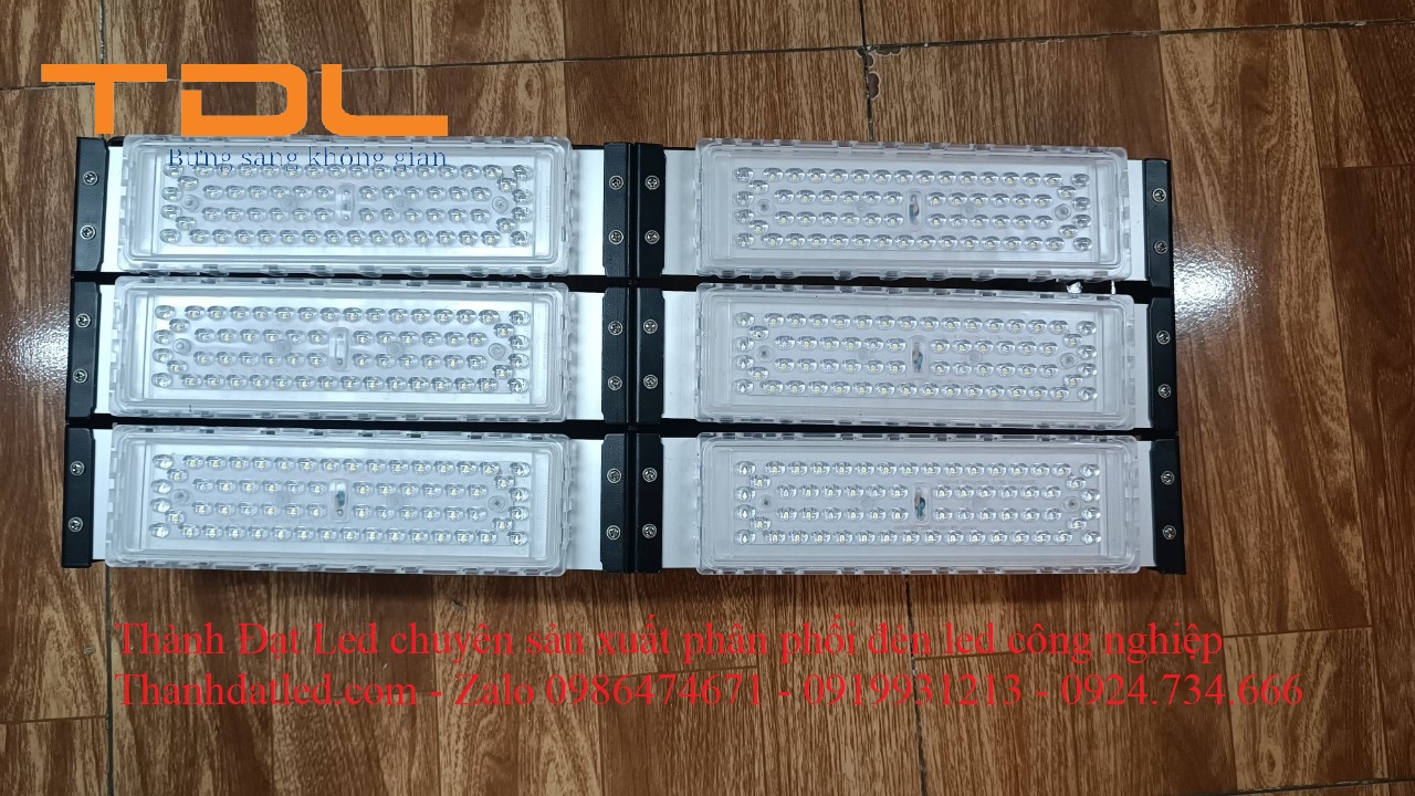 den-pha-led-300w-module đèn pha led sân bóng sân tennis cầu lông bóng chuyền