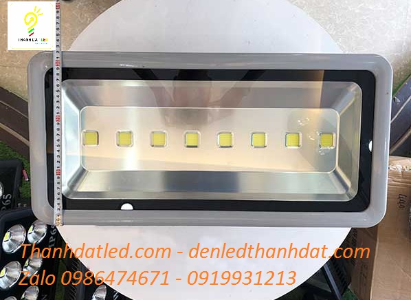 den-pha-led-400w-ngoai-troi-ghi-1 đèn pha led 400w ngoài trời xám
