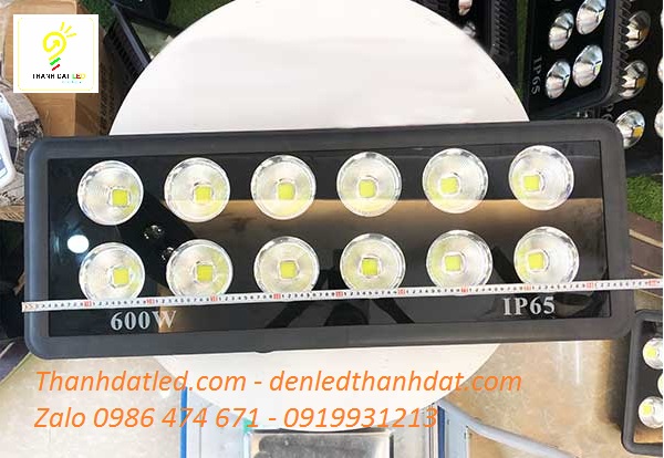 den-pha-led-600w-roi-ip65-1 Đèn pha led 600w ip65
