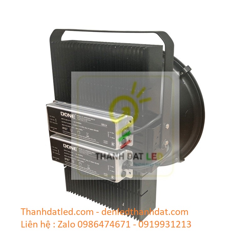 den-pha-led-cau-cang-400w-1 đèn pha led 400w rọi xa sân golf