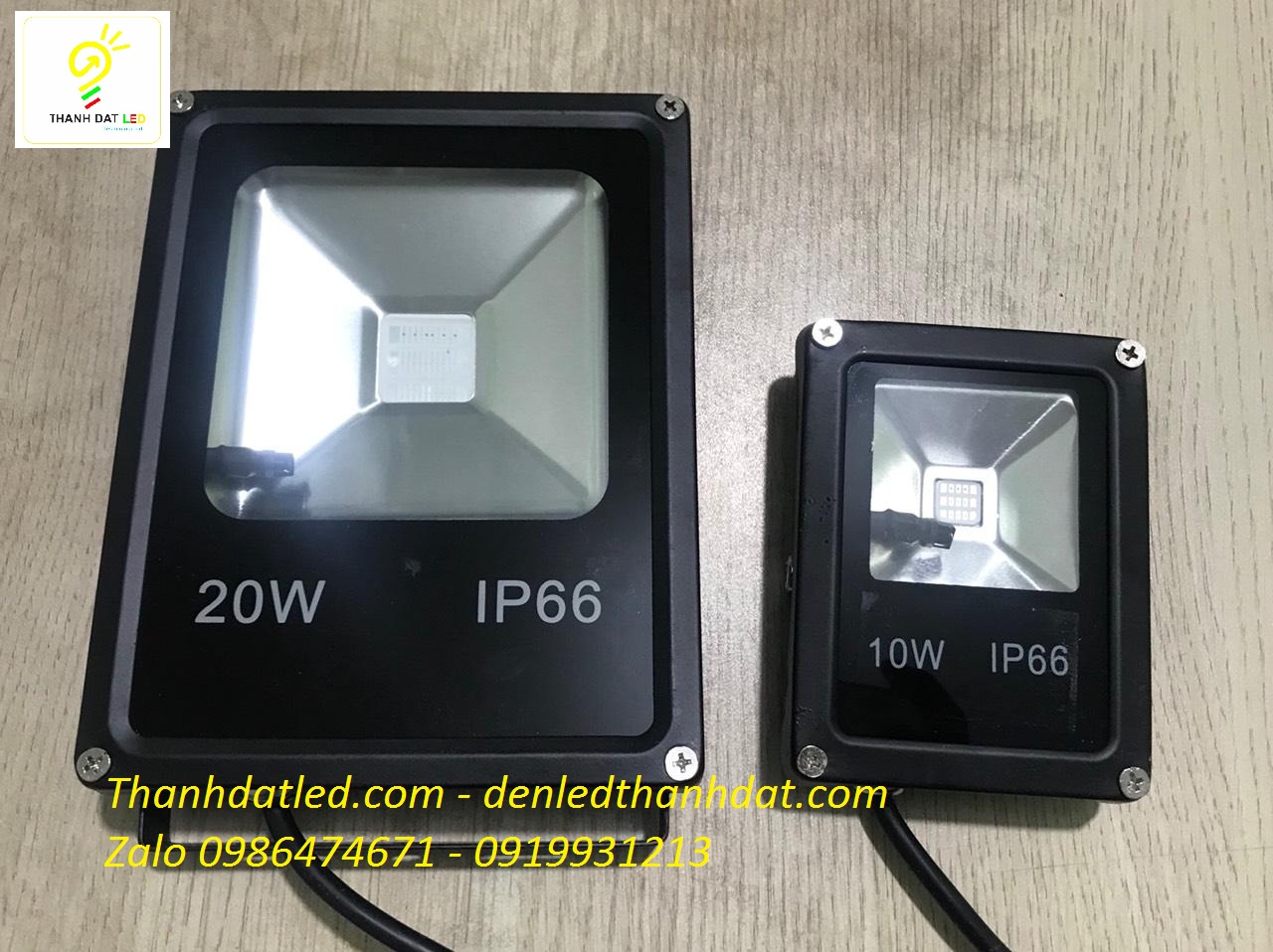 Đèn pha led đổi màu 20w