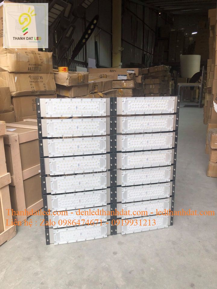 den-pha-led-module-800w-2 Đèn led pha 800w module smd Done