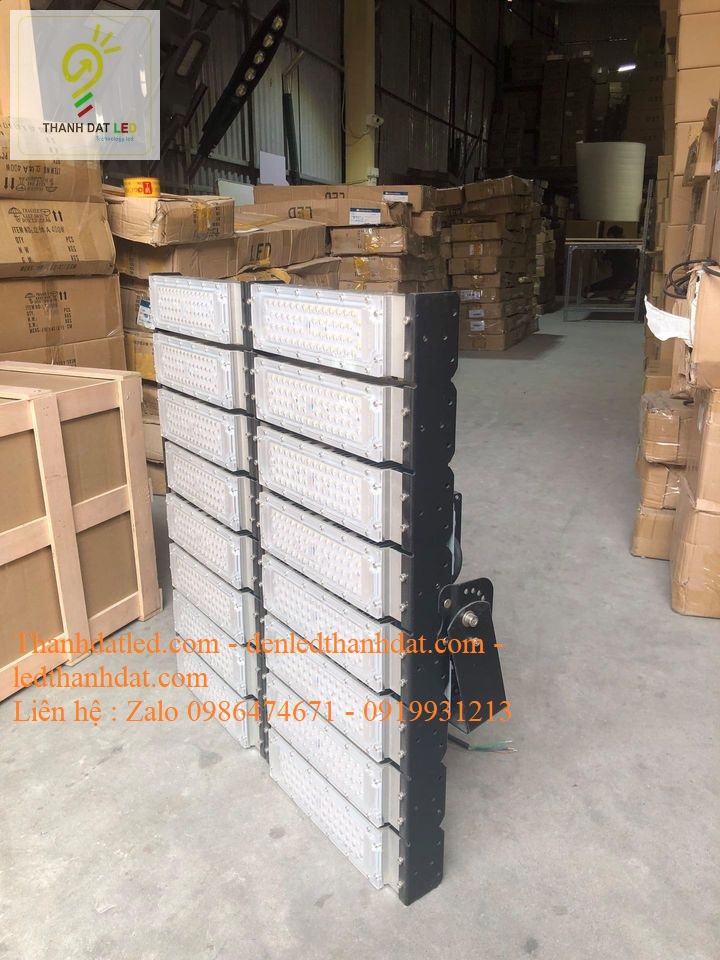 den-pha-led-module-san-tennis-1 Đèn pha led sân tennis sân bóng
