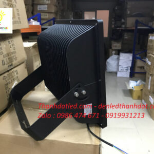 Đèn led pha cầu 200w sân bóng 3 den pha led ngoai troi 1