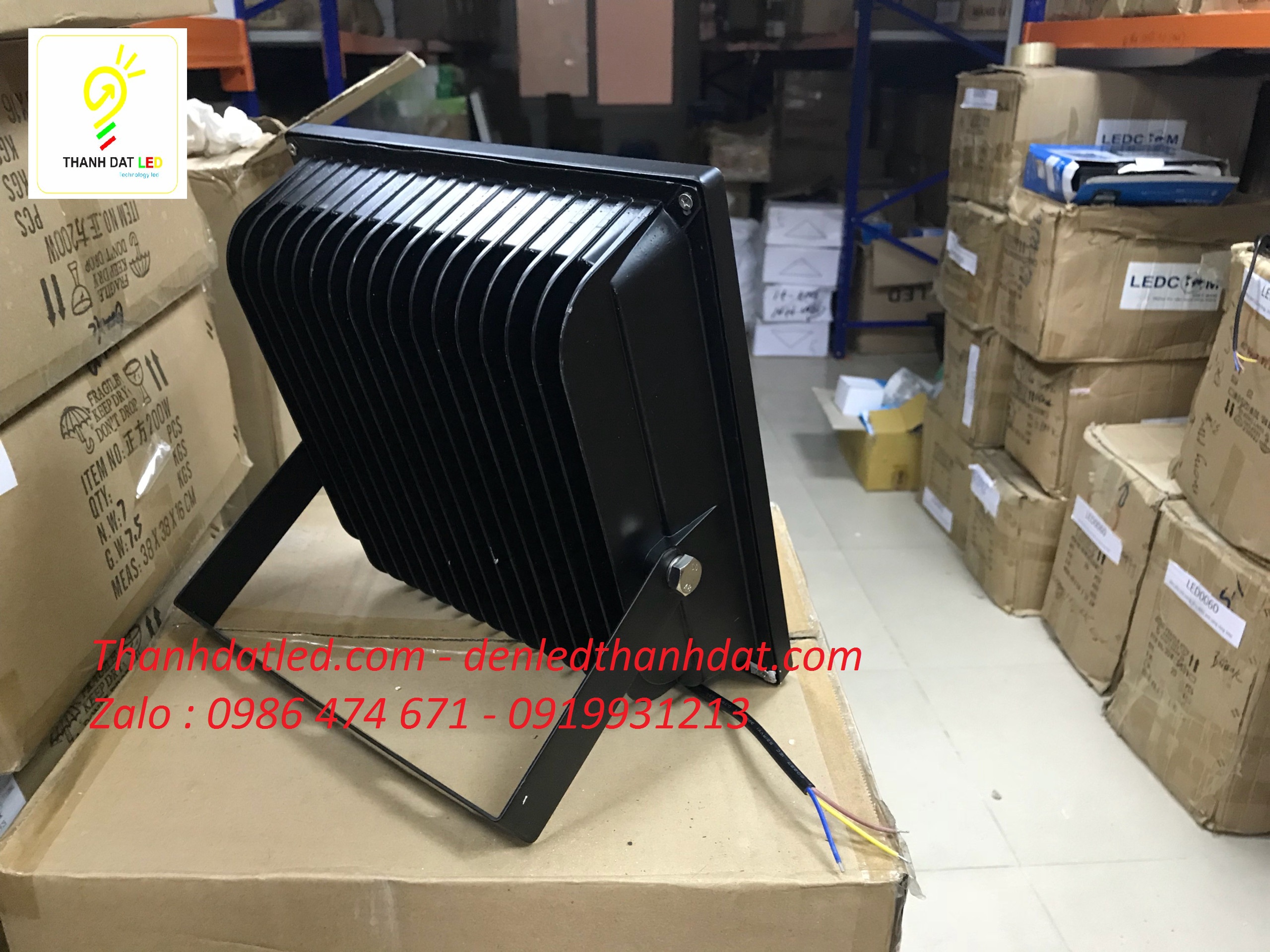 pha led 100w sân bóng
