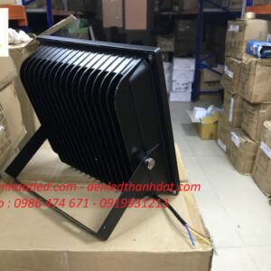den pha led ngoai troi 100w