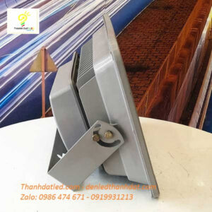 den pha led ngoai troi 150w pha roi xam