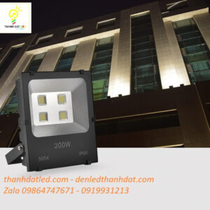 den pha led ngoai troi 200w 2