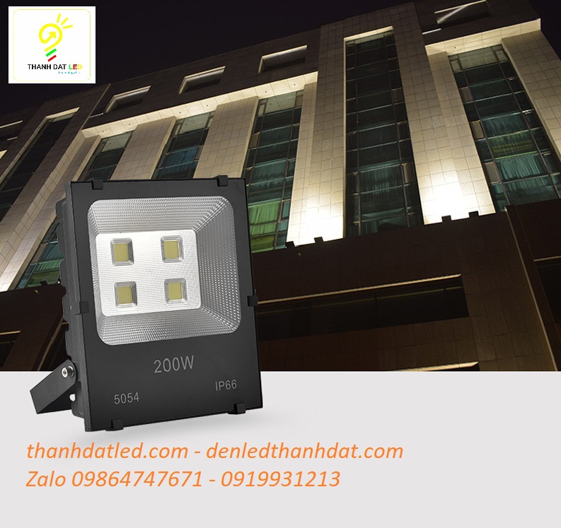 đèn pha led ngoài trời ip66