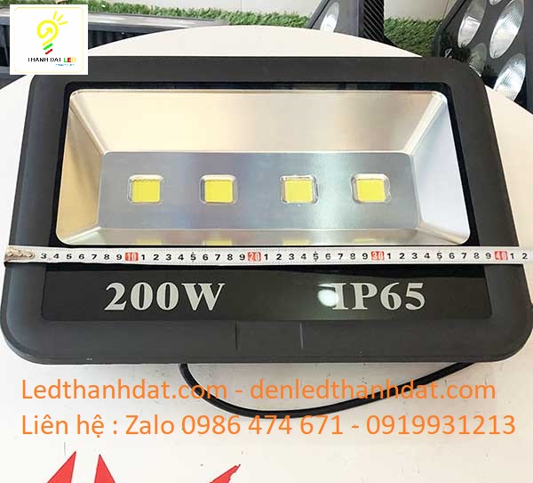 đèn pha led 200w ngoài trời