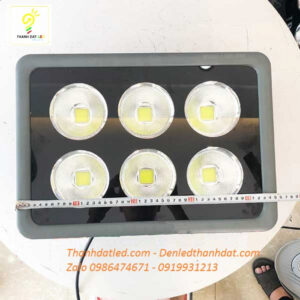 den pha led ngoai troi 300w roi