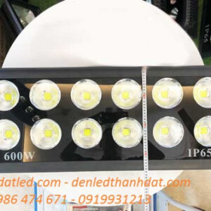 Đèn pha led 600w rọi 3 den pha led ngoai troi 600w roi