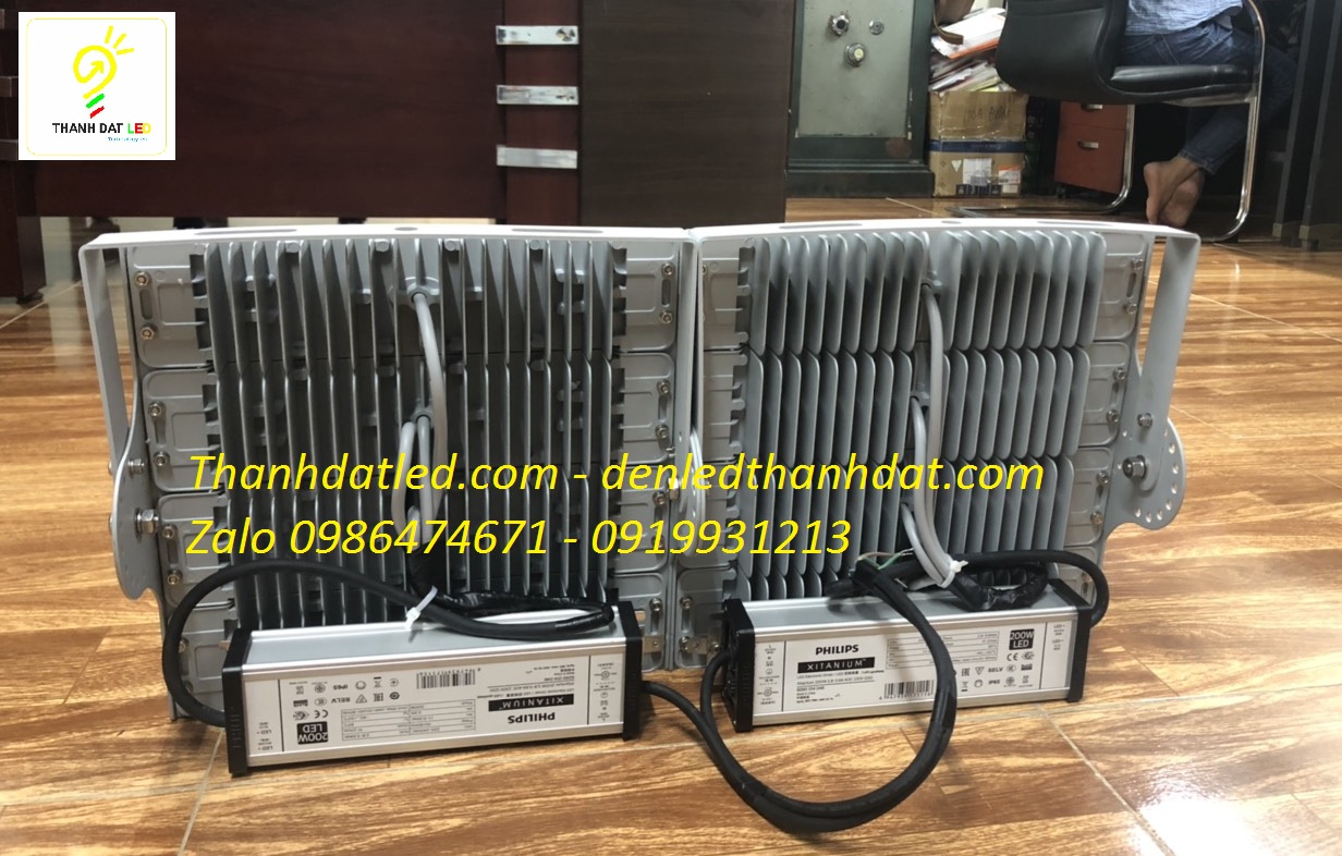 den-pha-led-philips-400w-1 đèn pha philips 400w
