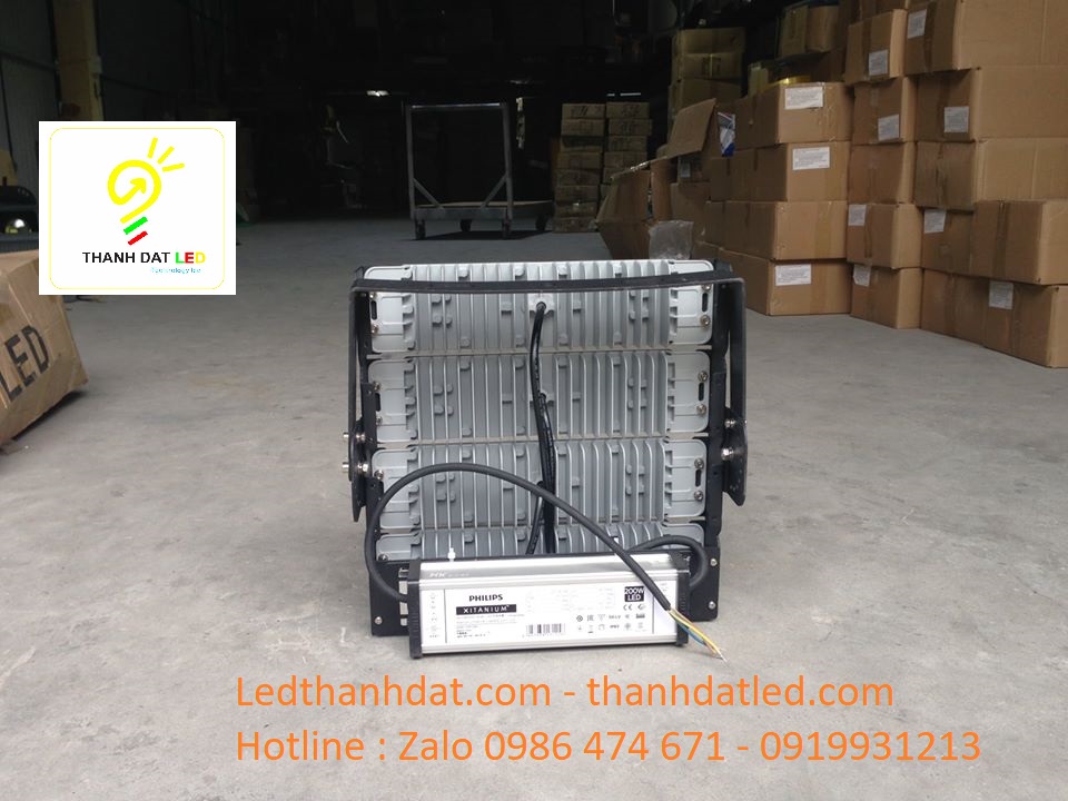 Đèn pha led sân tennis sân bóng