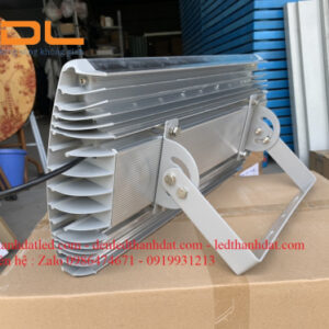 Đèn pha led 400w prolux 4 den pha led prolux 400w san bong