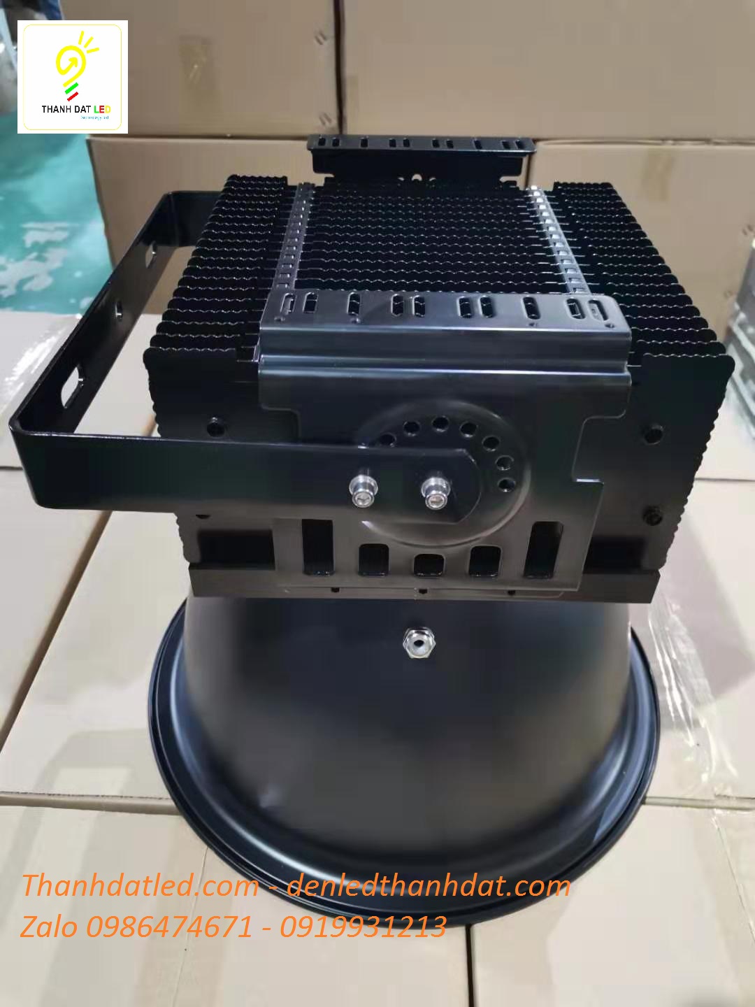 den-pha-led-roi-400w-gofl-football đèn pha led rọi xa 200w sân gofl