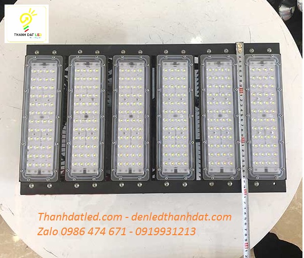 den-pha-led-tennis-300w-2 đèn led sân tennis 300w