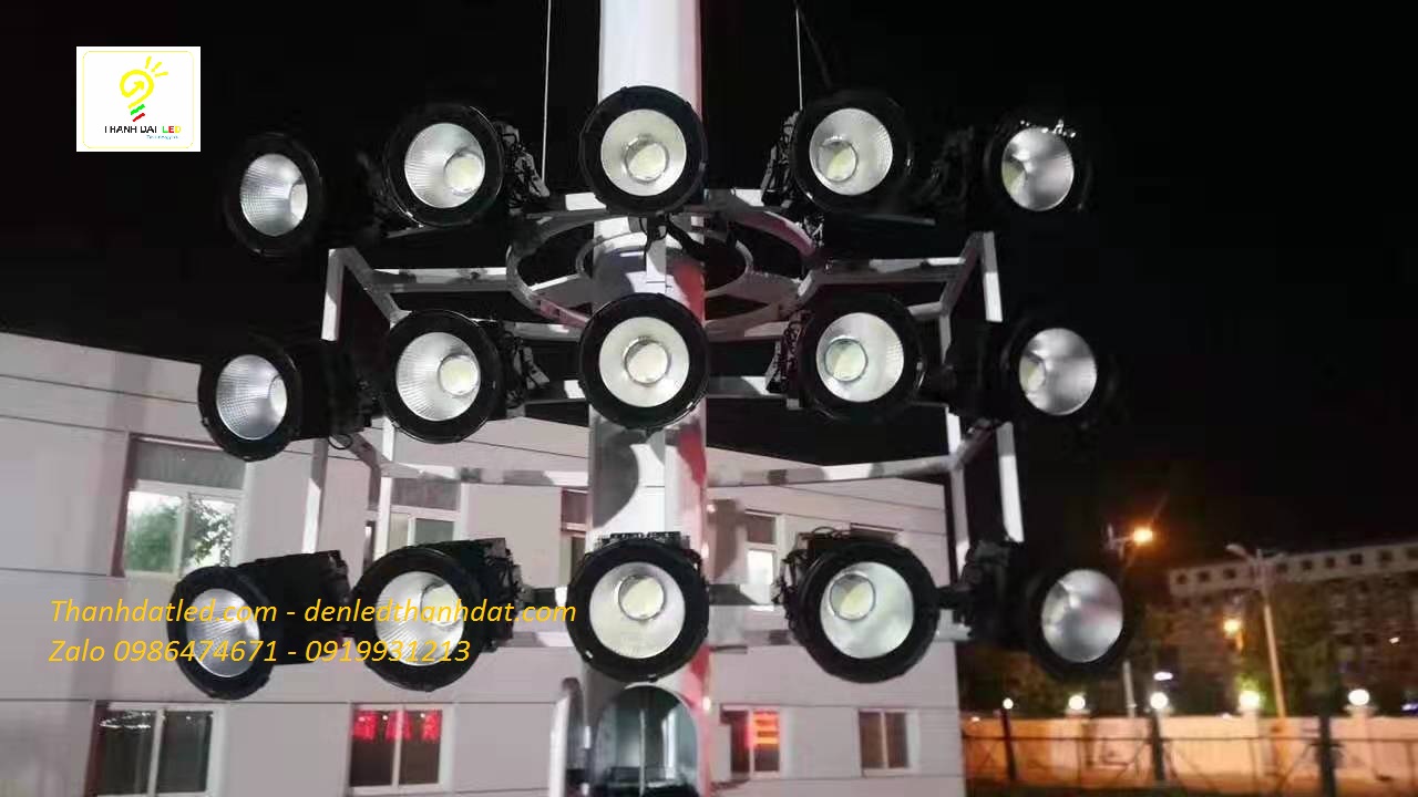 den-pha-led-vong-xoay đèn pha led rọi chiếu sáng sân vận động
