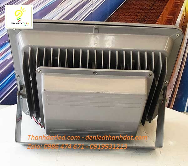 đèn pha led 150w ngoài trời