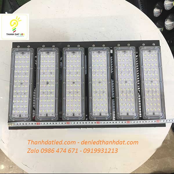 den-san-tennis-300w-1 đèn pha led sân tennis 300w