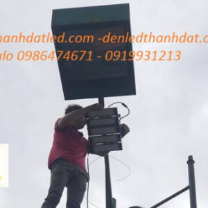 Đèn pha philips 400w 4 den san tennis philips