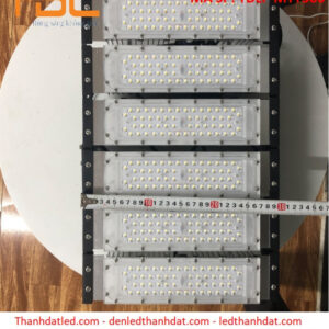 Đèn LED pha module 300w thể thao 2 den pha led module the thao 300w