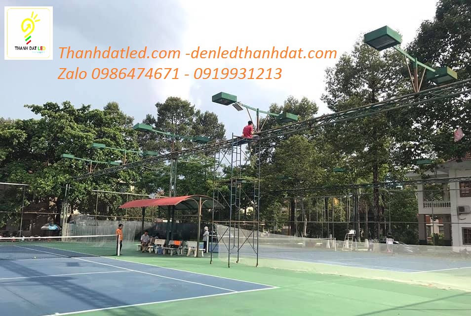 lap-den-pha-philips-san-tennis đèn pha philips lắp sân tennis