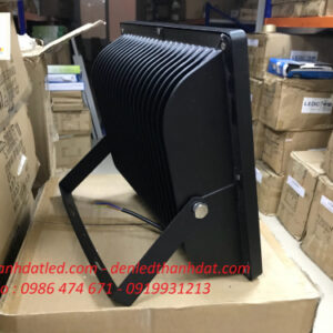 Đèn led pha cầu 150w ( đèn led sân bóng ) 3 led pha 150w 4