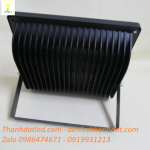 Đèn pha led ngoài trời 200w ip66 5 pha led 100w ngoai troi 1