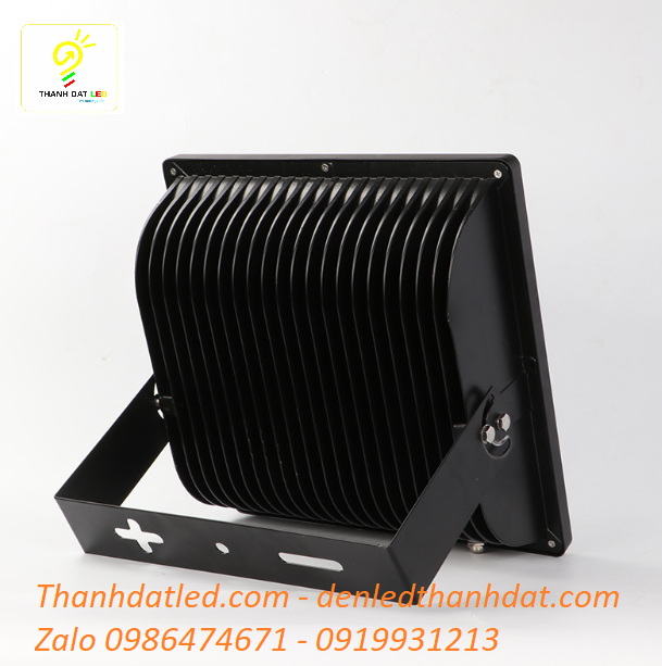 pha-led-200w-ngoai-troi-1 đèn pha led ngoài trời 200w