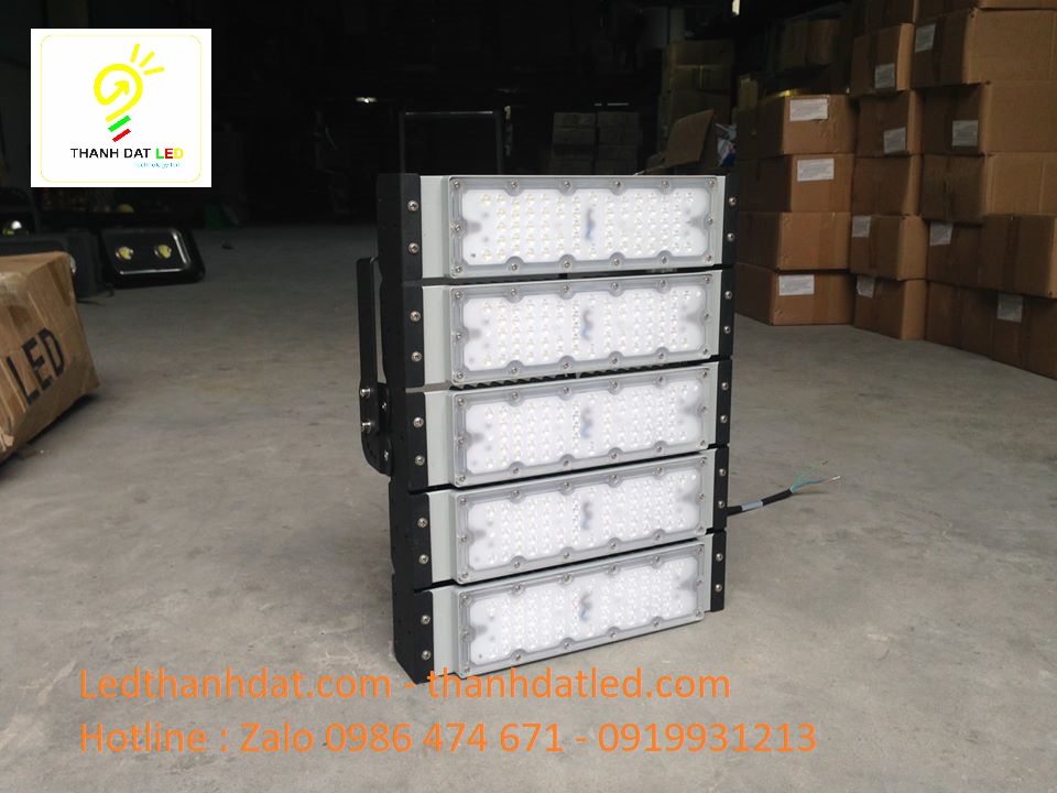 Đèn pha 250w ngoài trời