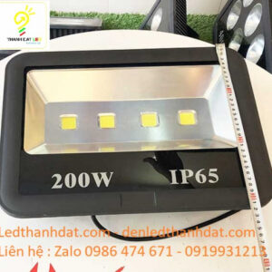 pha led ngoai troi 200w chieu rong