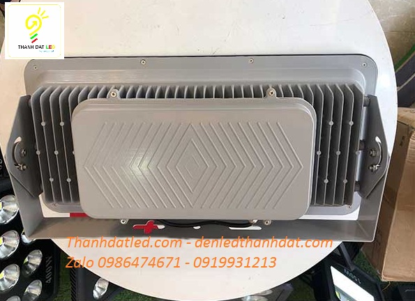 pha-led-ngoai-troi-400w-pha-roi-xam-1 đèn pha led 400w ngoài trời xám