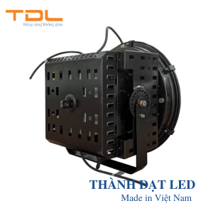 Đèn Chiếu Sáng Sân Golf 600w T2 (TDLF-VDT2600) 2 đèn pha LED sân vận động T2 600w