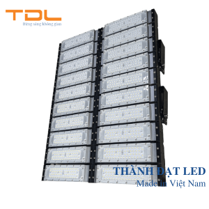 Mua Đèn Chiếu Sáng Sân Thể Thao Ngoài Trời Tại Hà Nội - Cấu Tạo Và Ứng Dụng 4 Đèn Pha LED 1000w SMD Module Philips