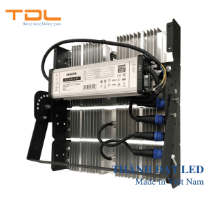 Mua Đèn Chiếu Sáng Sân Thể Thao Ngoài Trời Tại Hà Nội - Cấu Tạo Và Ứng Dụng 27 Đèn Pha LED 200w SMD Module Philips