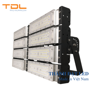 Mua Đèn Chiếu Sáng Sân Thể Thao Ngoài Trời Tại Hà Nội - Cấu Tạo Và Ứng Dụng 16 Đèn Pha LED 400w SMD Module Philips