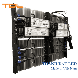 Mua Đèn Chiếu Sáng Sân Thể Thao Ngoài Trời Tại Hà Nội - Cấu Tạo Và Ứng Dụng 6 Đèn Pha LED 800w SMD Module Philips